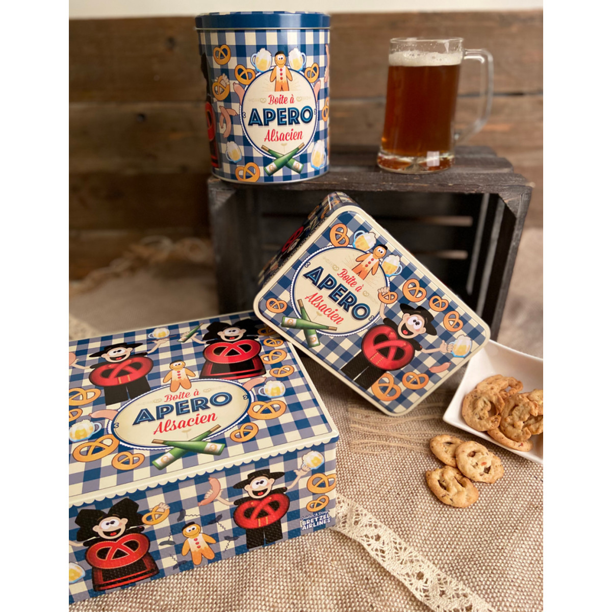 Boîte carrée décor APERO garnie de biscuits salés 450g